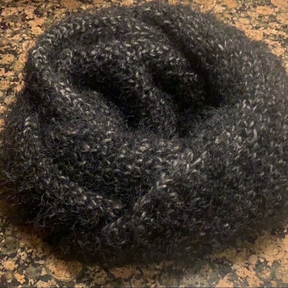 Deena & Ozzy Black Gray Flecked Knit Infinity Scarf